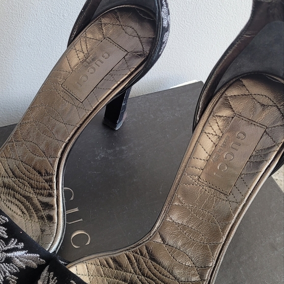 Authentic Vintage Gucci High Heel Sandals, Black/Floral w/ Satin Straps, Size 7 - Picture 4 of 8